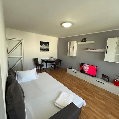 Sj Apartment Tulcea Exterior photo